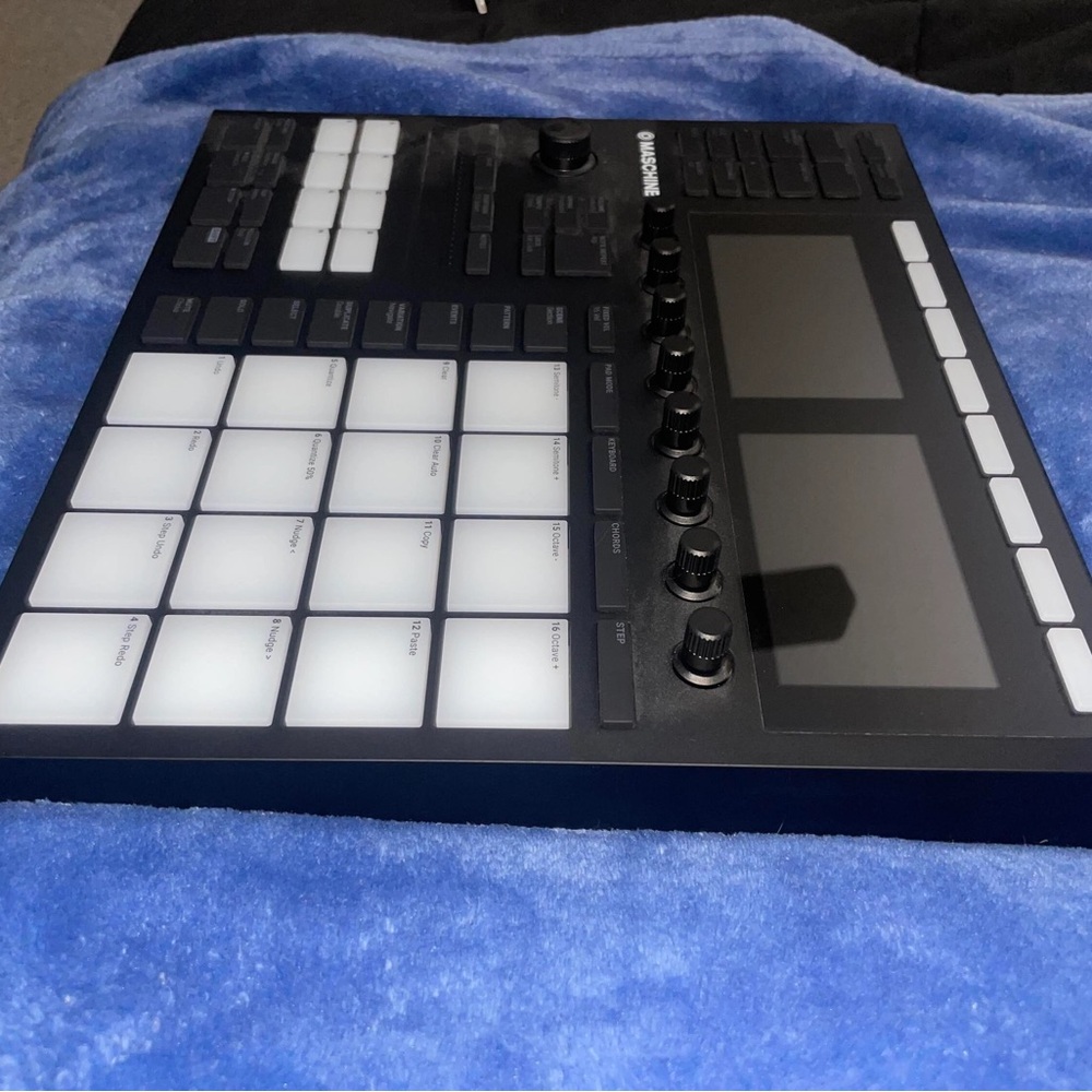 Maschine Mk3 by Native Instruments - Picture 3 of 4